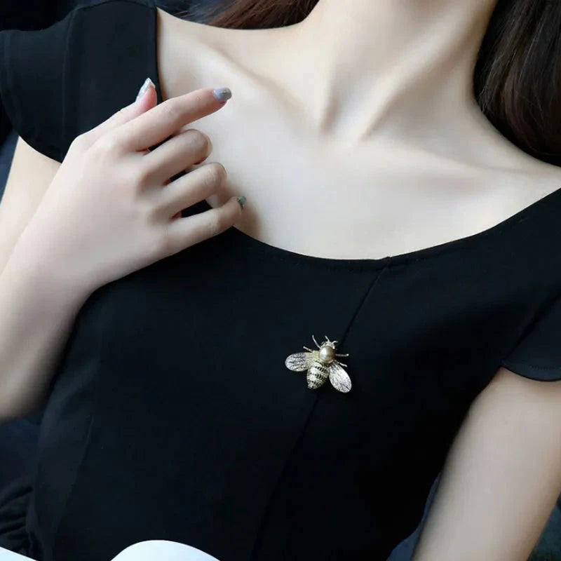 Designer Insect Series -Delicate Crystal Rhinestone Bee Pin Brooch Jewelry