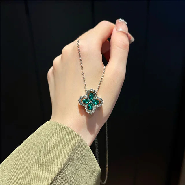 Chic Magnetic Heart Necklace: A Stylish Gift for Women - Featuring Adorable 4-Leaf Clover Design