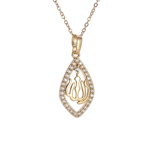 Chic Magnetic Heart Necklace: A Stylish Gift for Women - Featuring Adorable 4-Leaf Clover Design