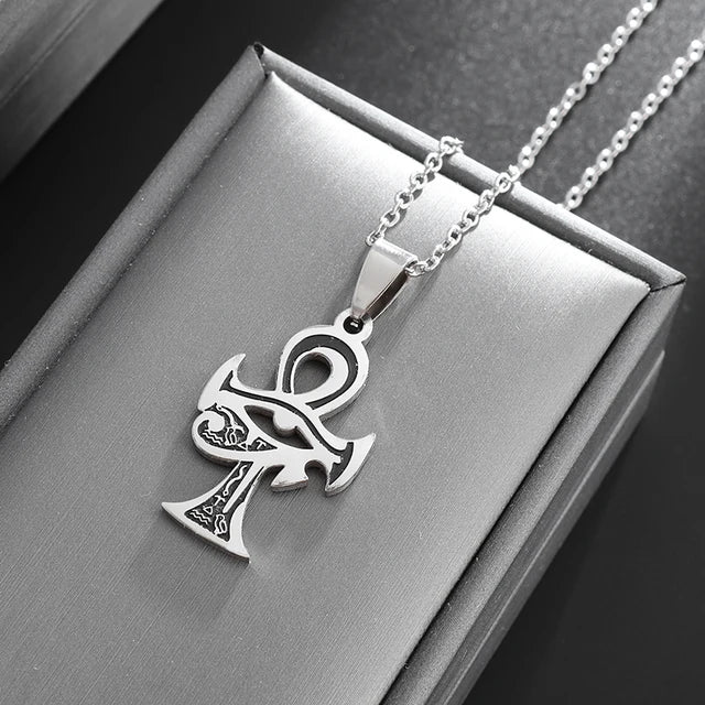 Chic Magnetic Heart Necklace: A Stylish Gift for Women - Featuring Adorable 4-Leaf Clover Design