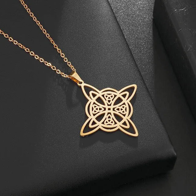 Chic Magnetic Heart Necklace: A Stylish Gift for Women - Featuring Adorable 4-Leaf Clover Design