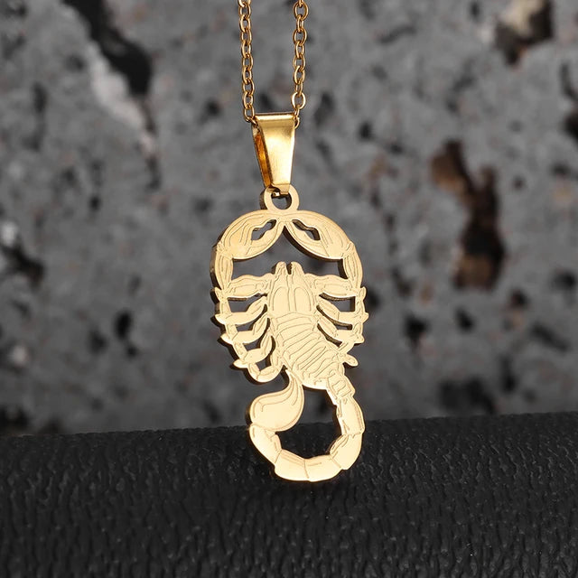 Chic Magnetic Heart Necklace: A Stylish Gift for Women - Featuring Adorable 4-Leaf Clover Design