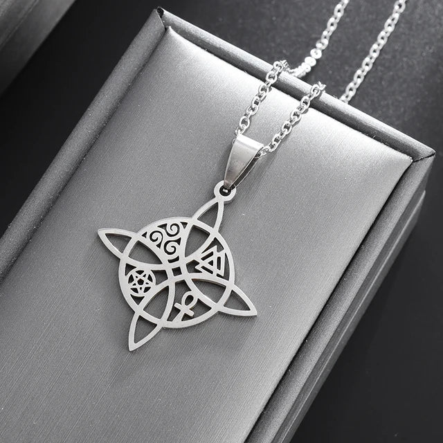 Chic Magnetic Heart Necklace: A Stylish Gift for Women - Featuring Adorable 4-Leaf Clover Design