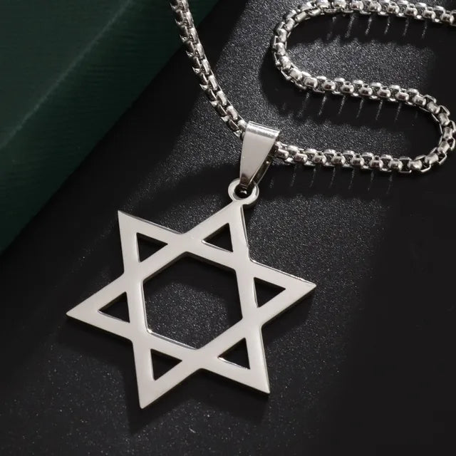 Chic Magnetic Heart Necklace: A Stylish Gift for Women - Featuring Adorable 4-Leaf Clover Design
