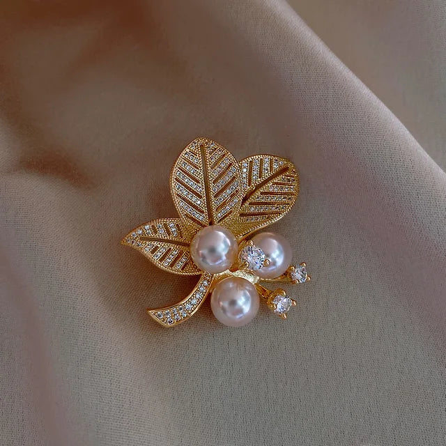 Elegant Pearl Rhinestone Baroque Imitation Wreath Butterfly Cirle Leaf Brooch for Women