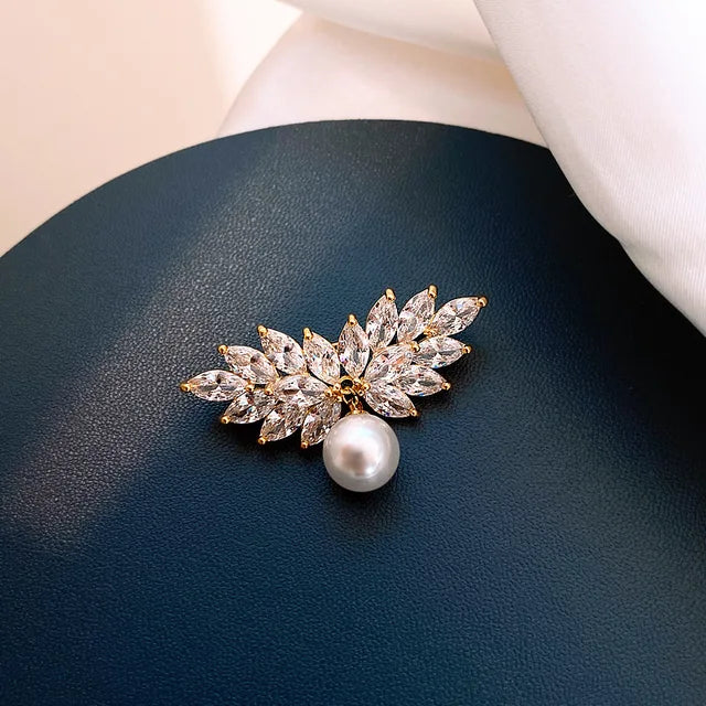 Elegant Pearl Rhinestone Baroque Imitation Wreath Butterfly Cirle Leaf Brooch for Women
