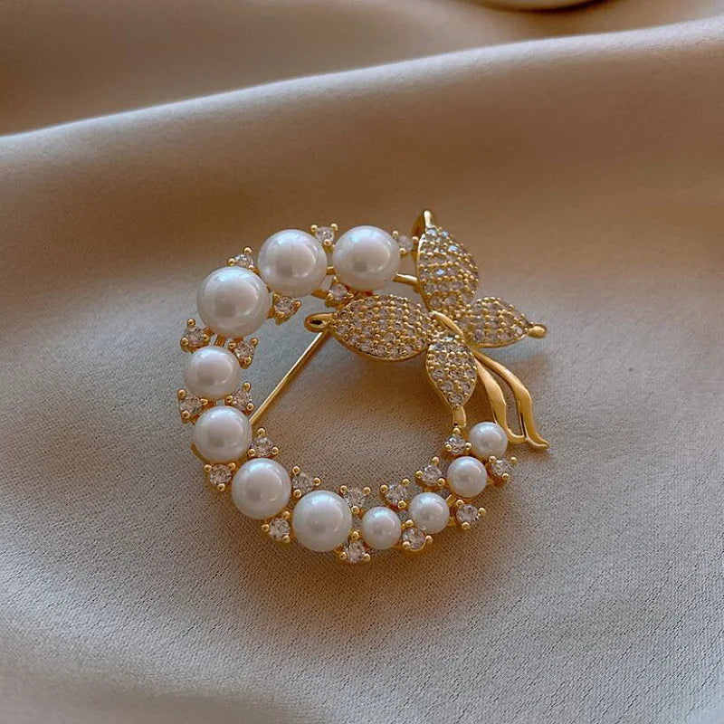 Elegant Pearl Rhinestone Baroque Imitation Wreath Butterfly Cirle Leaf Brooch for Women