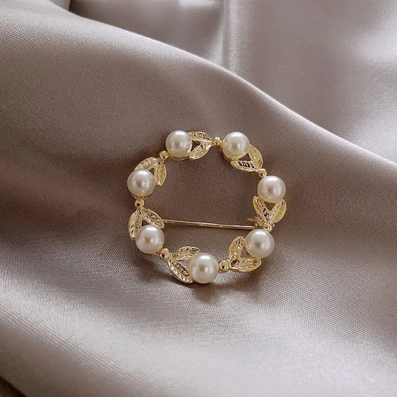 Elegant Pearl Rhinestone Baroque Imitation Wreath Butterfly Cirle Leaf Brooch for Women